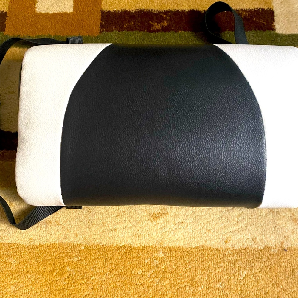 Gaming chair back/neck pad